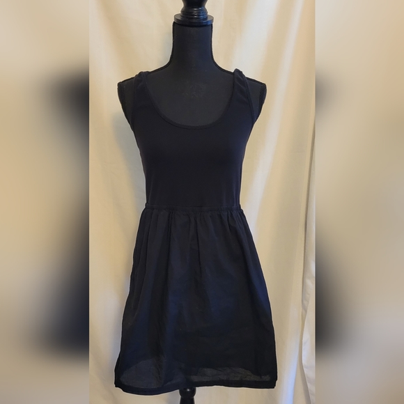 Old Navy Dresses & Skirts - OLD NAVY Sleeveless Black Dress